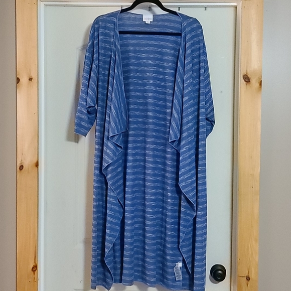 Lularoe Shirley - Picture 1 of 4